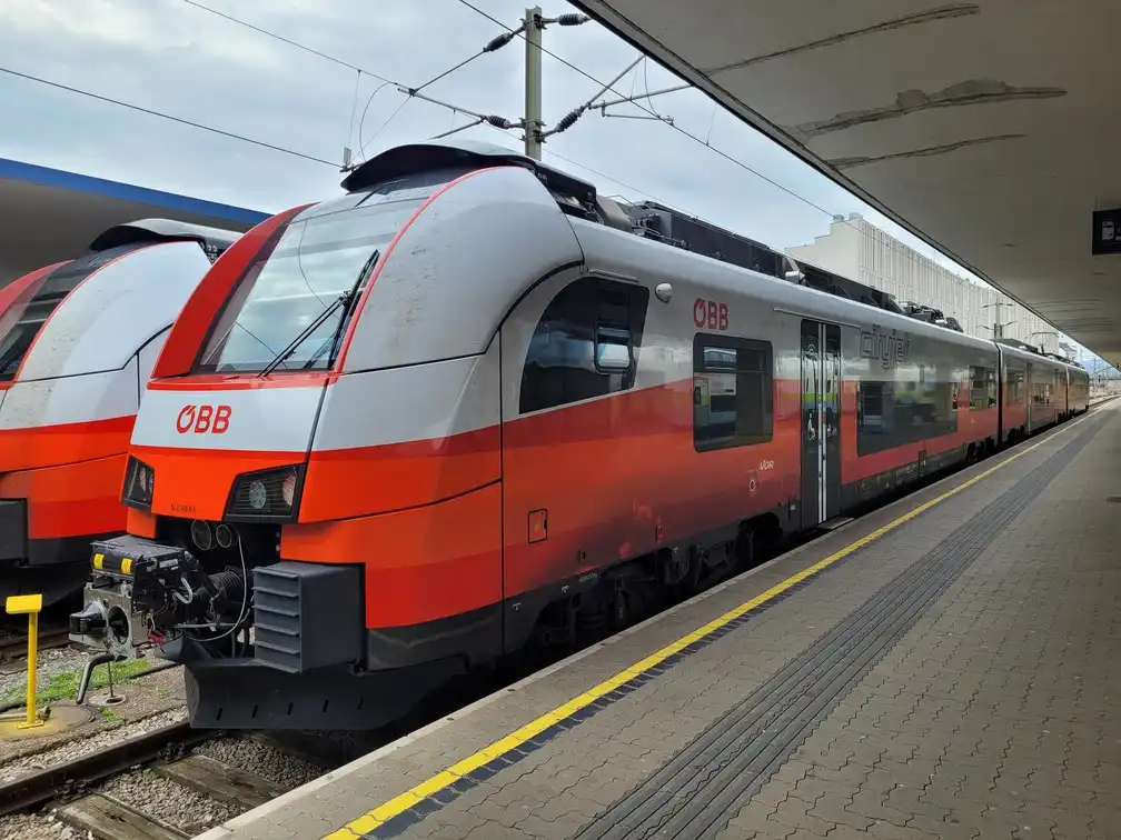 Desiro ML train on a platform