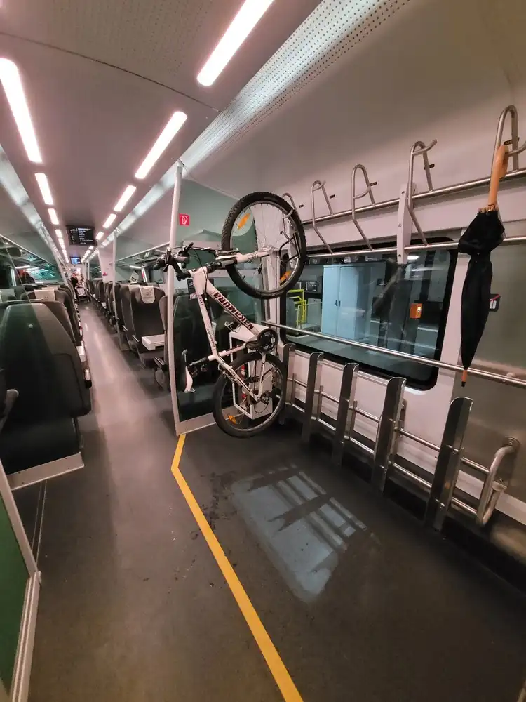 5 bicycle spots in a Railjet train