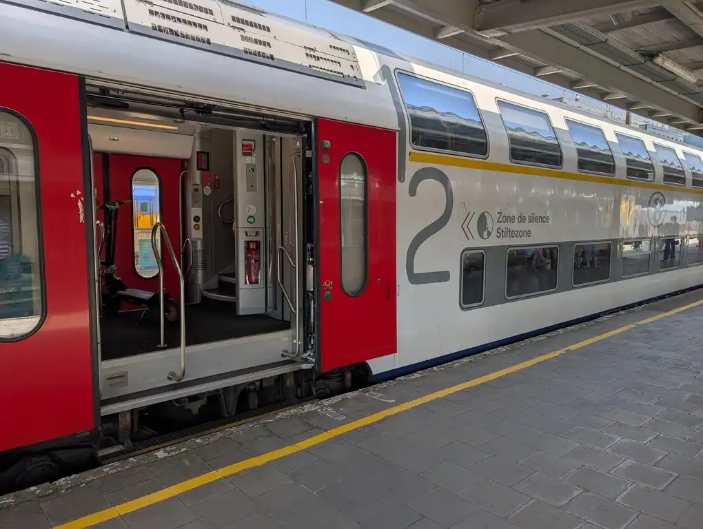 Entrance door in a double-deck intercity train
