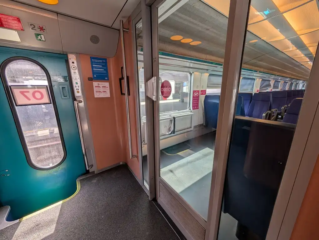 Entrance and bicycle area in a Ouigo train classique