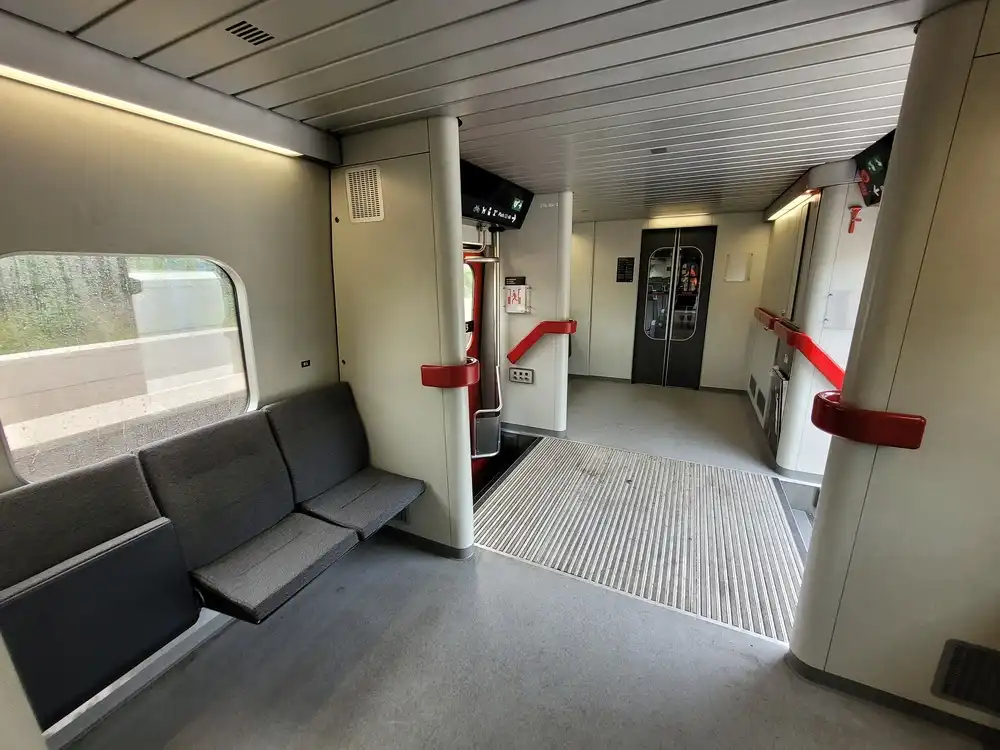 Entrance area in an intercity train