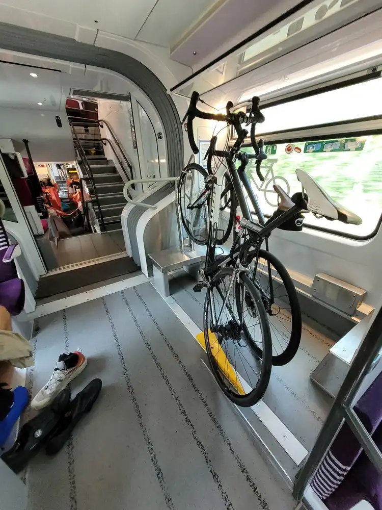 Space with 2 bicycles in a Regio 2N