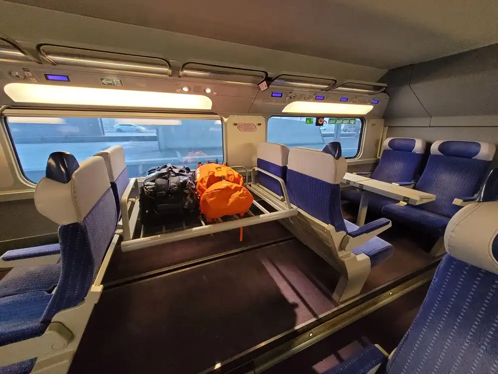 Luggage rack between seats