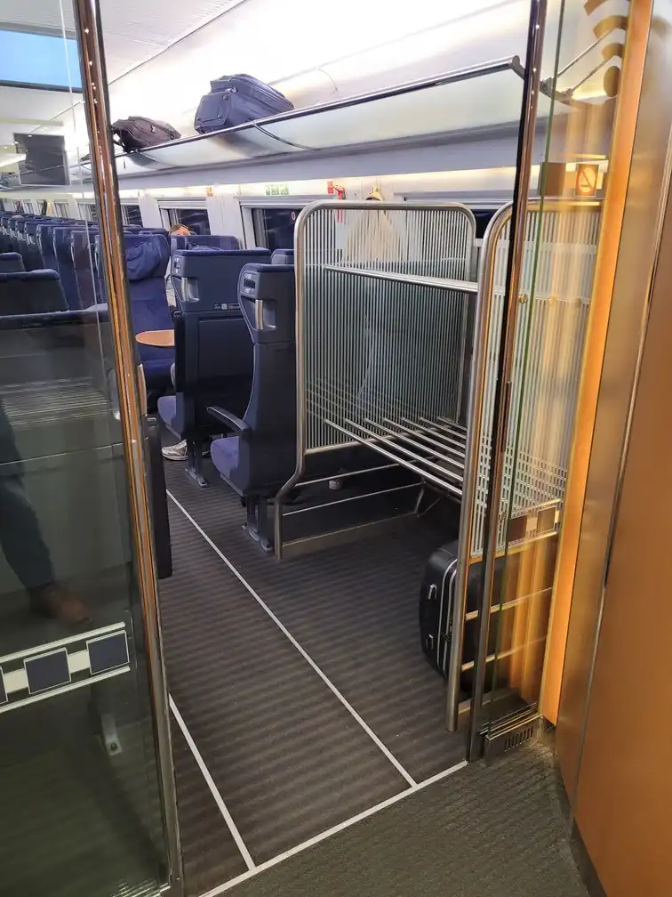 Typical seats and luggage racks in an ICE3