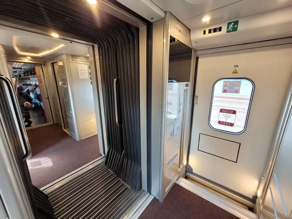 Corridor between entrance doors in a Frecciarossa 1000 train