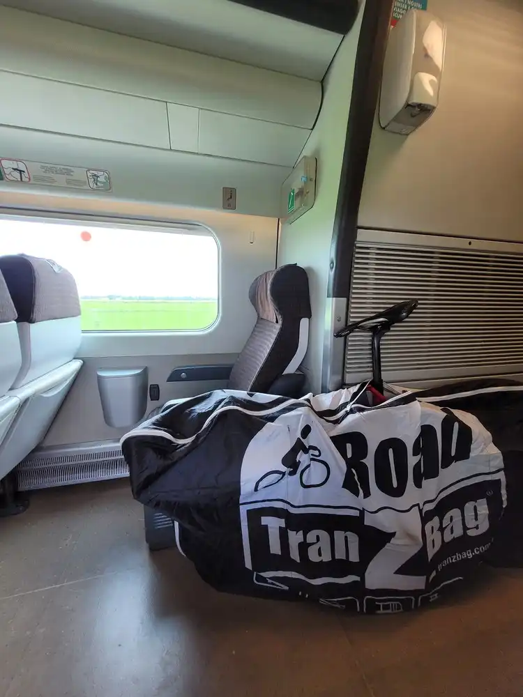 Packed bicycle next to the last seat of an ETR 460 train