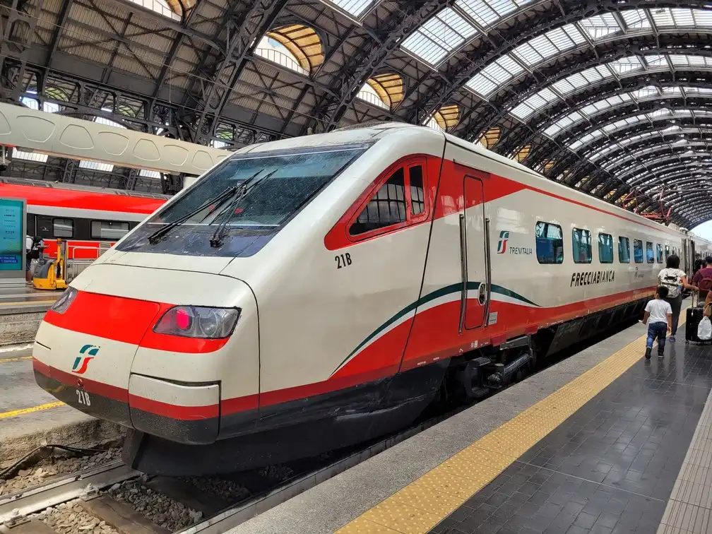 ETR 460 train on a platform
