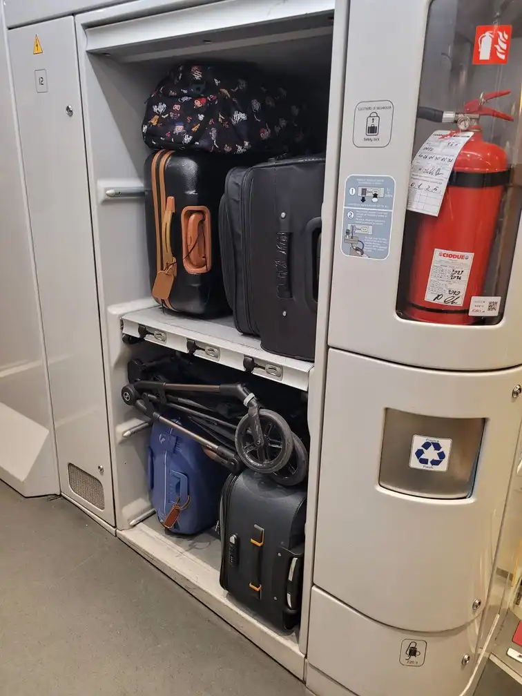 Luggage rack in an AGV train