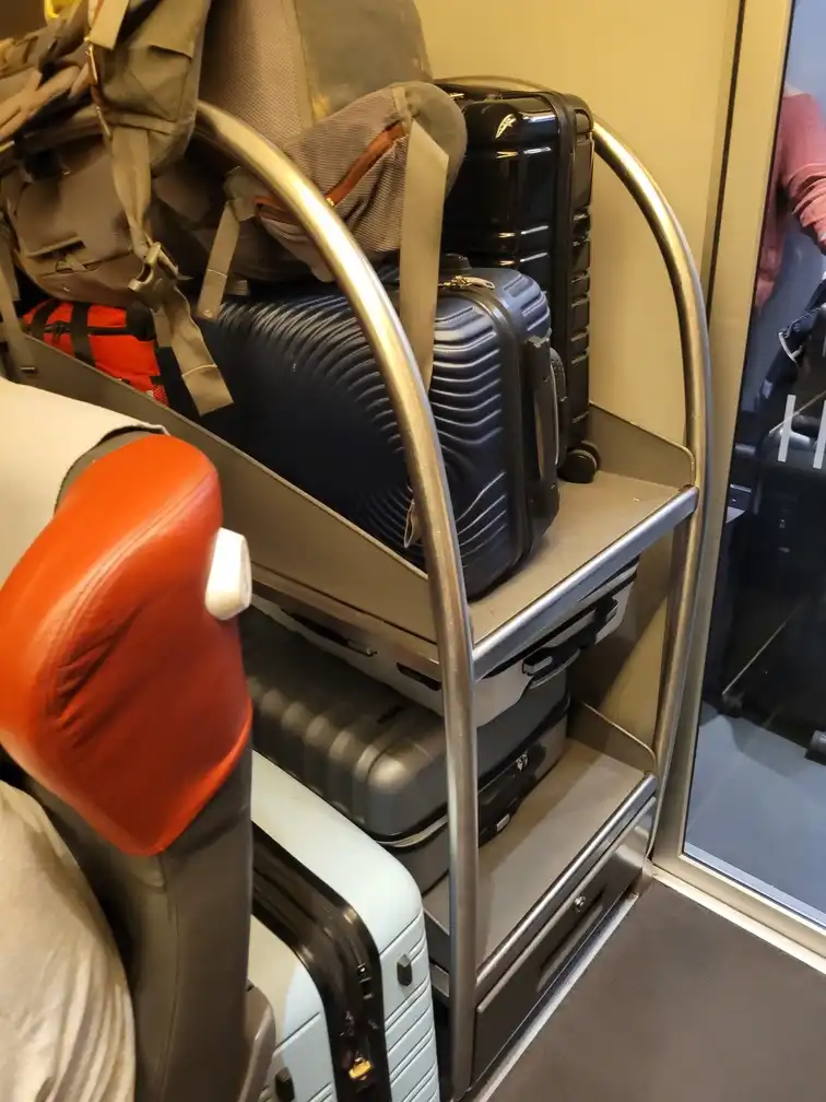 Small luggage rack in an AGV train