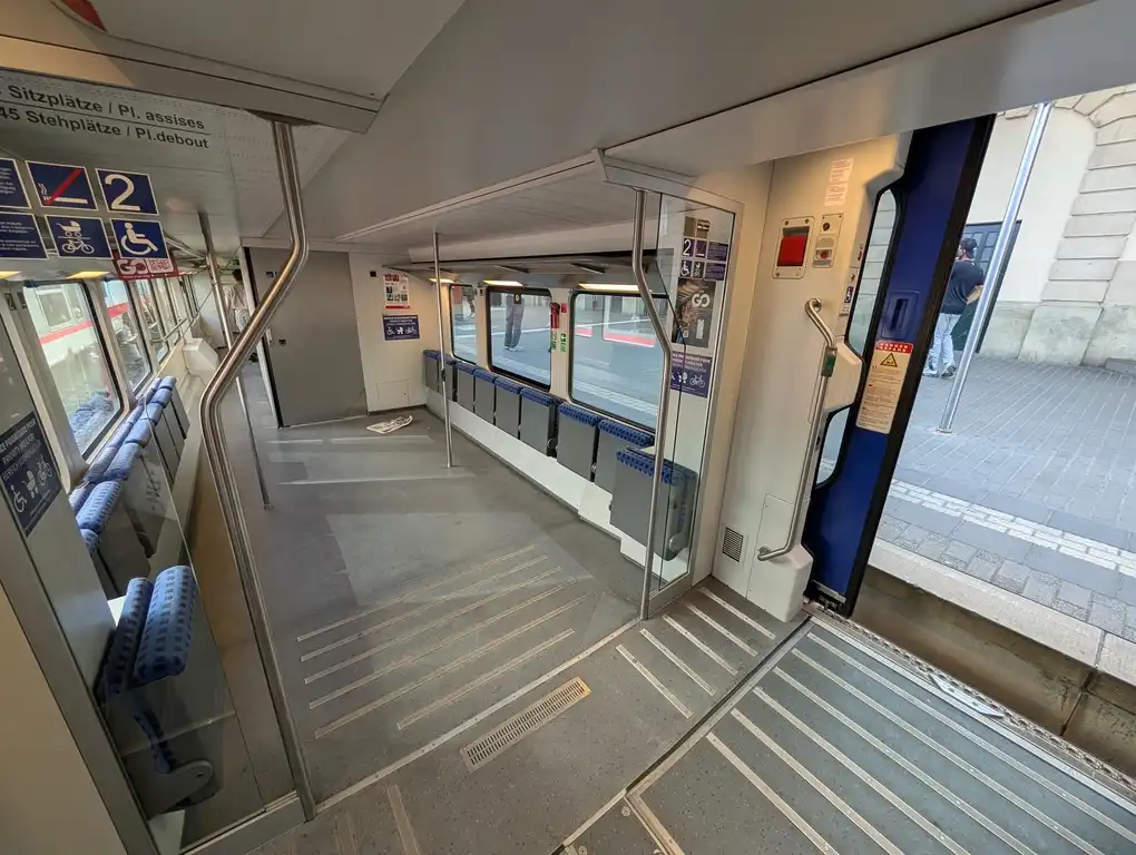 Entrance and bicycle space in a Bombardier Dosto train