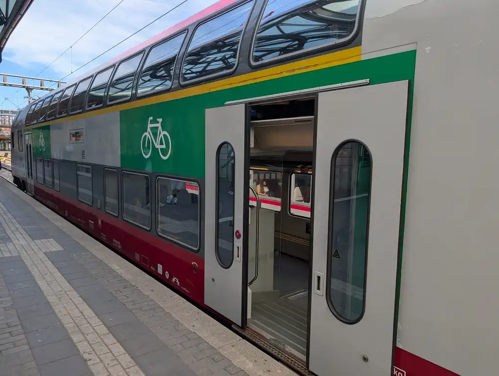 Entrance door for bicycles in a Bombardier Dosto train