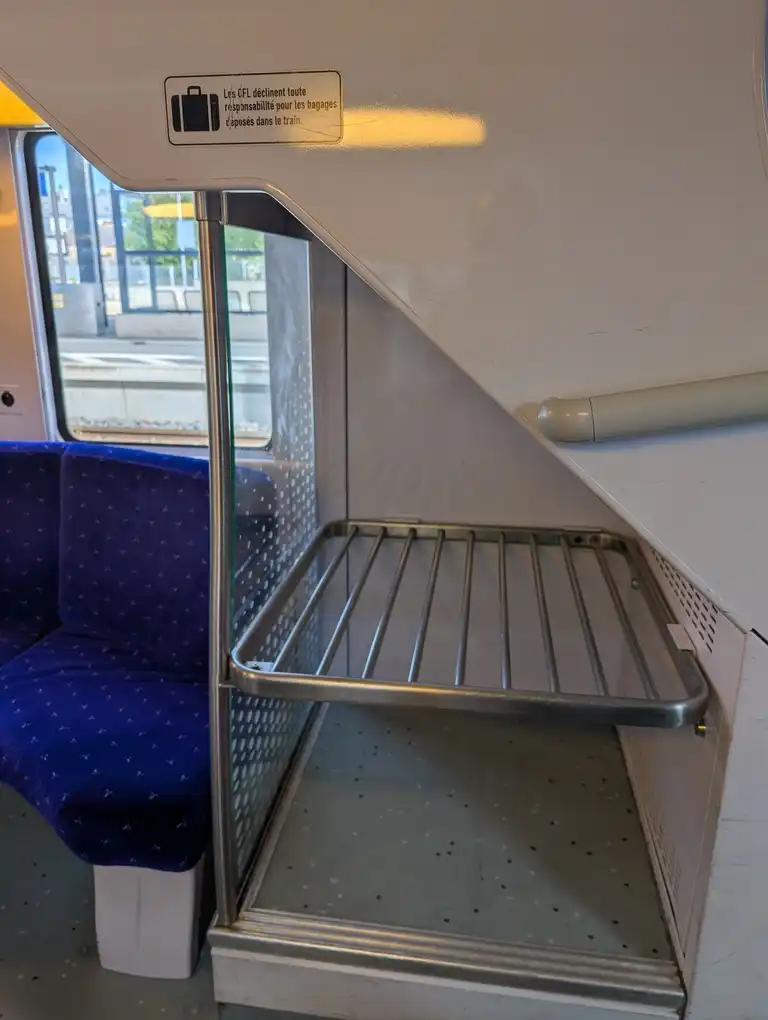 Small luggage rack in a Coradia Duplex train
