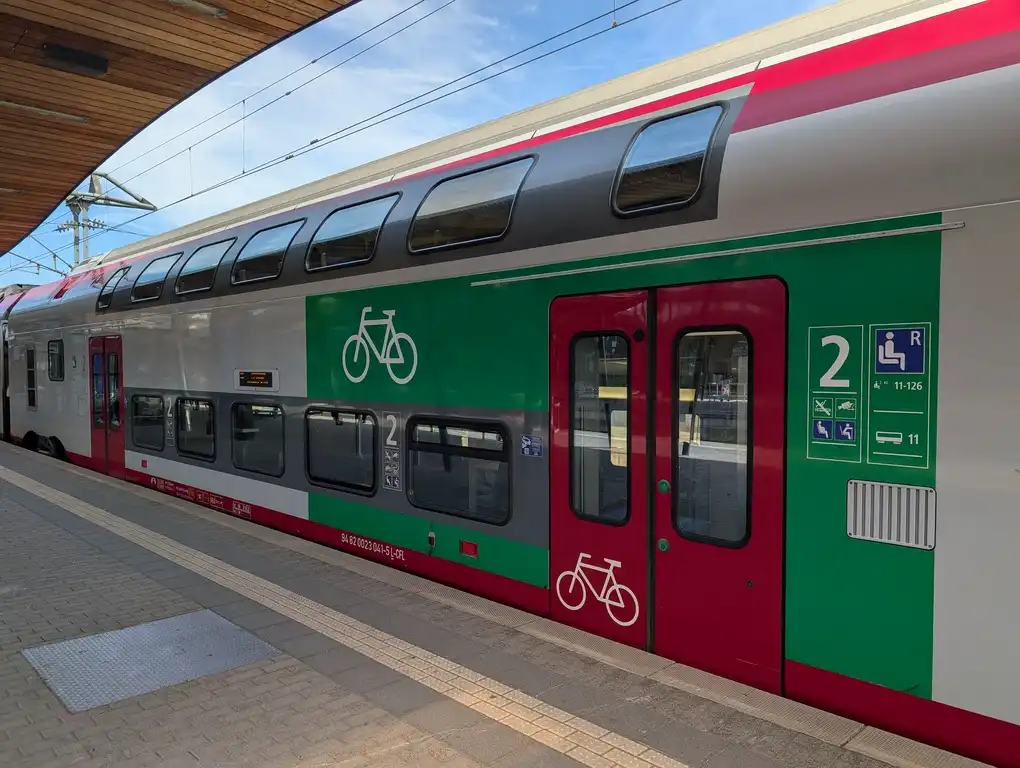 Entrance door for bicycles in a Stadler KISS train