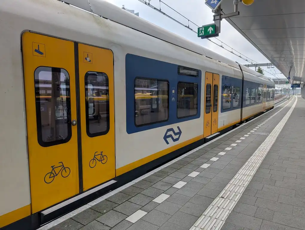 Entrance doors for bicycles in a Sprinter train