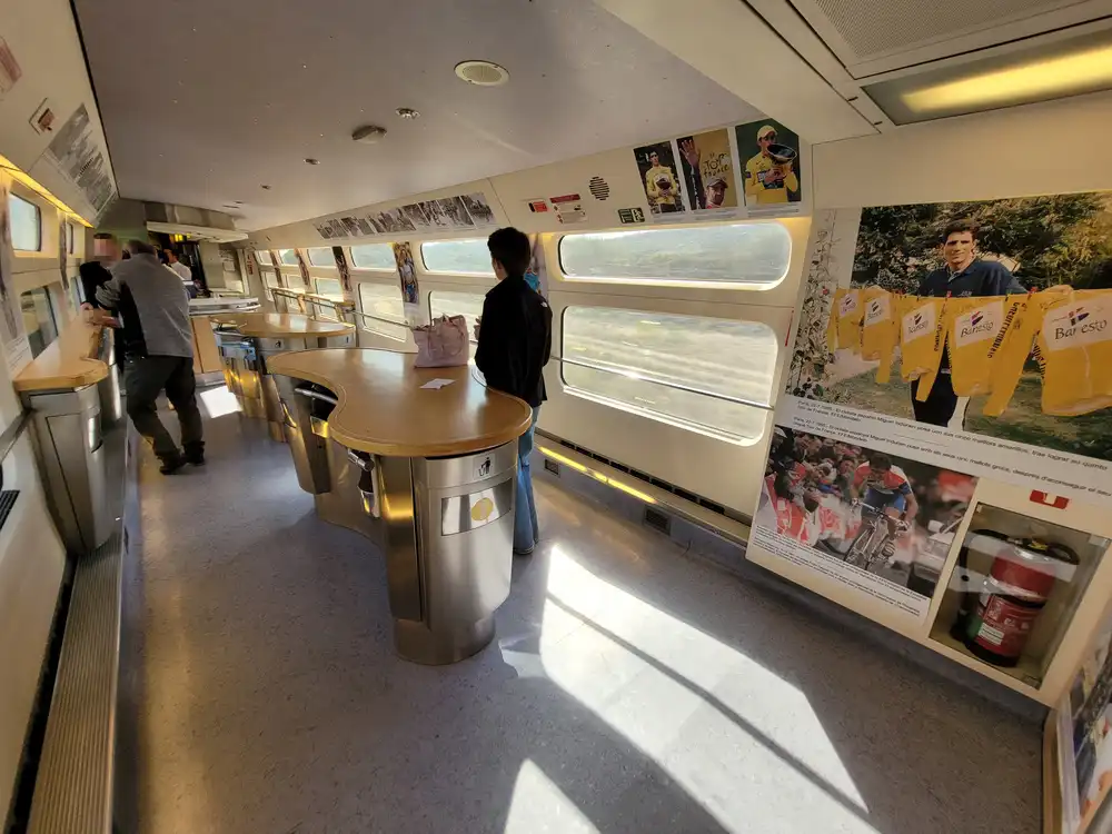 Restaurant car in a Renfe series 100