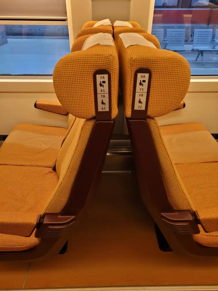 Space under seats in a Renfe series 100