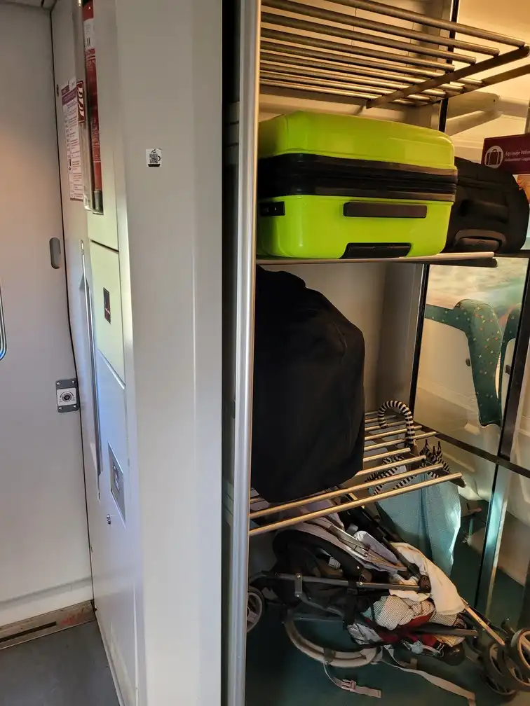 Small luggage rack in a Renfe series 130