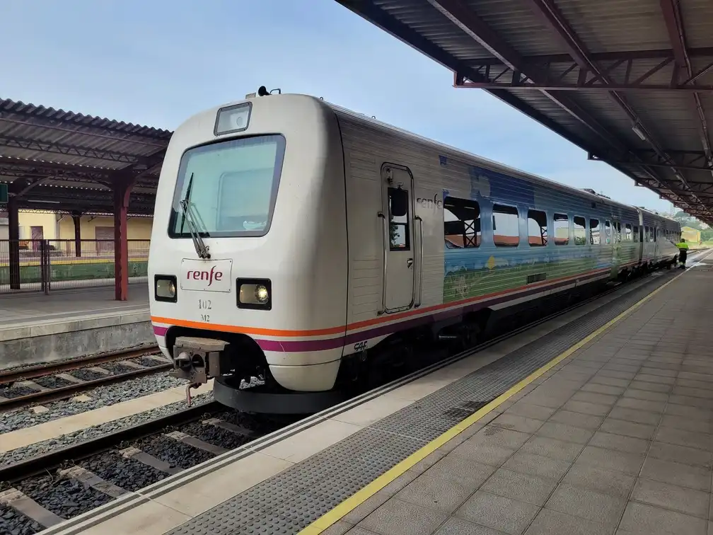 Renfe series 594 train on a platform