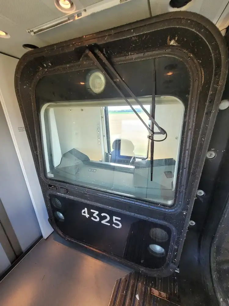 Open driving pod at the connection between Øresundståg trains