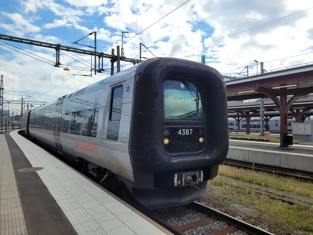 Øresundståg train on a platform